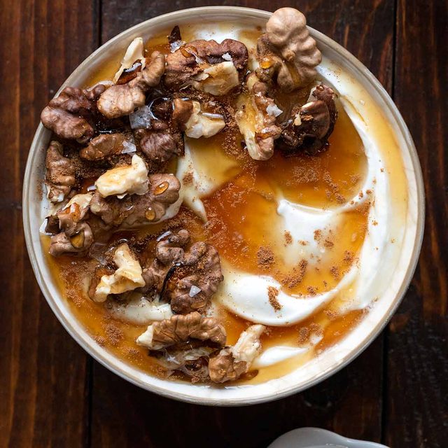 Yogurt with honey and walnuts